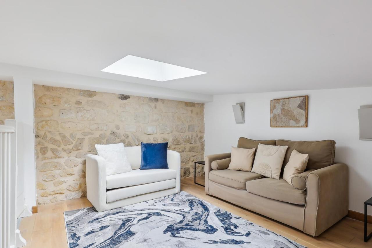 Luxury Living: Contemporain By Weekome Apartment